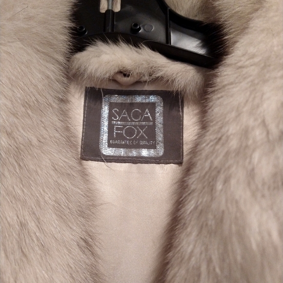 Saks 5th Ave. SAGA SILVER FOX FUR COAT, SZ S-M - Picture 2 of 4